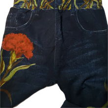Load image into Gallery viewer, Navy Blue Leggings W/ Flower Print (NEW)
